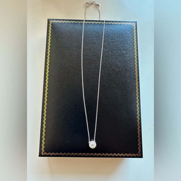 Diamond solitaire necklace white gold. - Picture 8 of 8